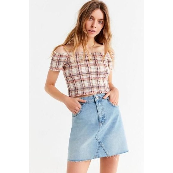 URBAN OUTFITTERS x BDG Light Blue Washed Denim Mini Skirt XS High Waist Raw Hem‎ - Picture 3 of 9